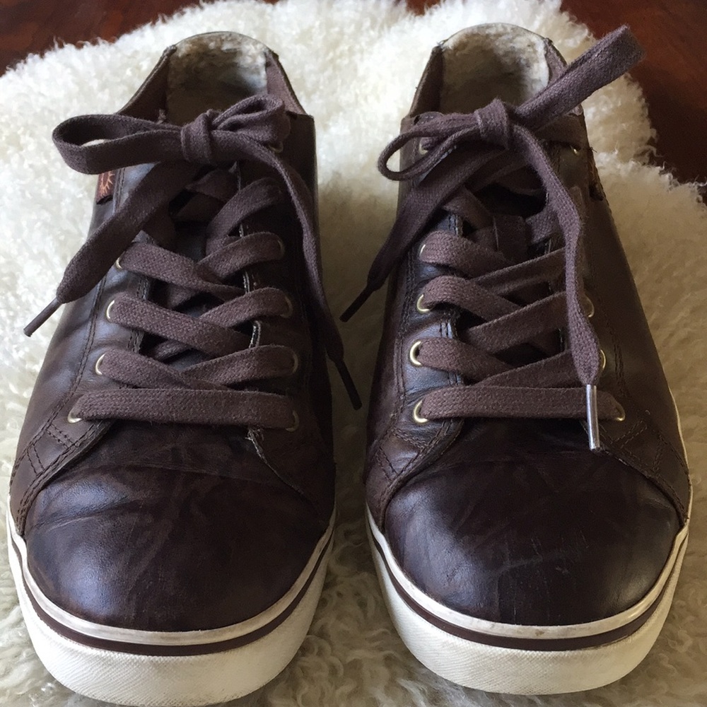 UGG Australia Roxford Bomber shoes - Picture 9 of 9